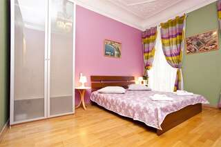 Апартаменты Итальянские комнаты и апартаменты Пио на Моховой Санкт-Петербург Трехместный стандарт-1